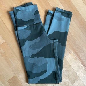 Aerie camo legging